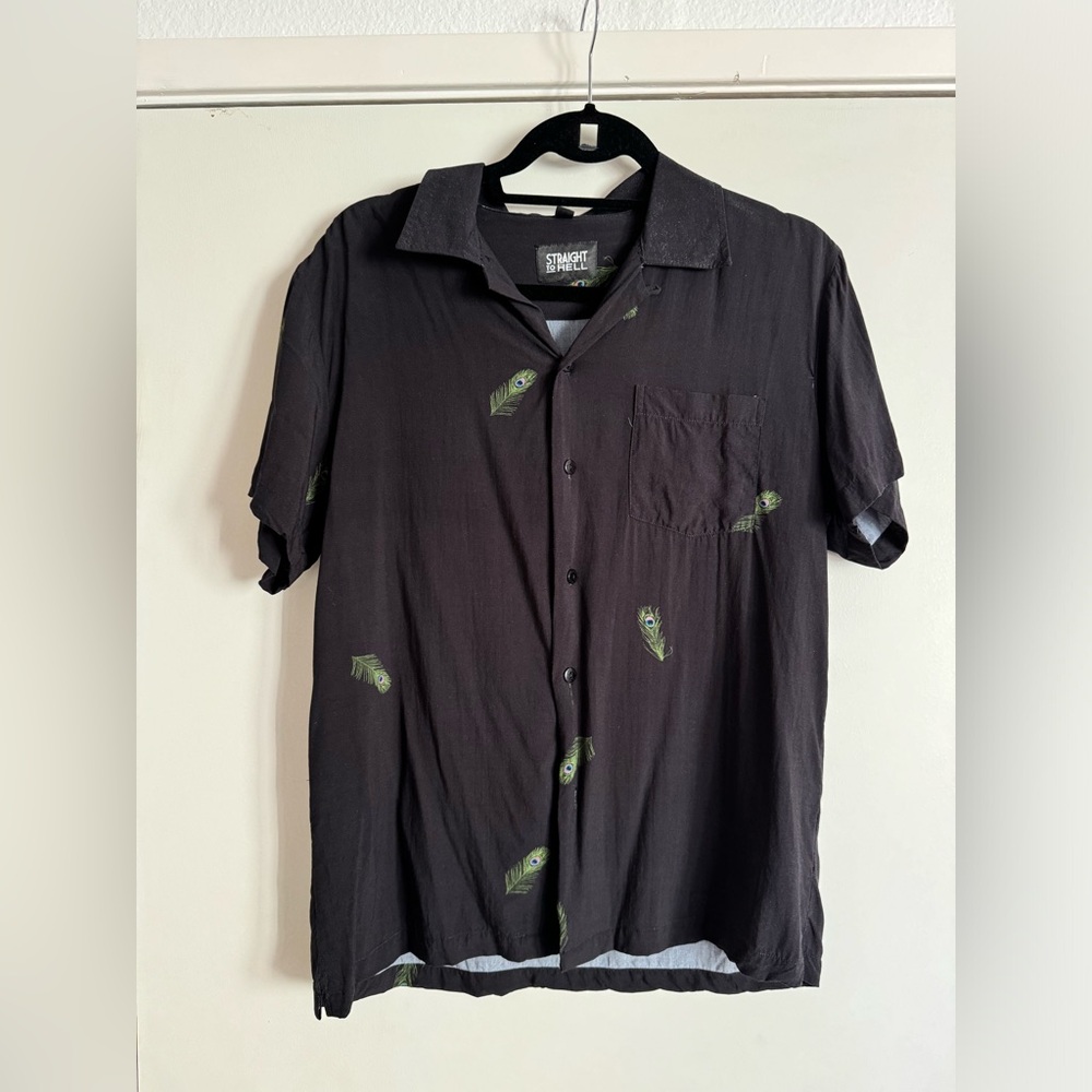 Straight to Hell short sleeve button down. In very good condition. Medium.